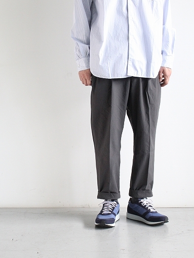 and wander Plain Tapered Stretch Pants_b0139281_16372595.jpg