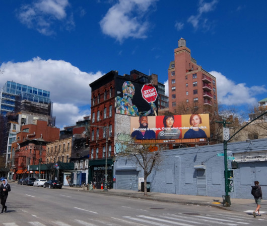 いかにもニューヨークらしい街角壁画アート、\"C3PO Stop Wars\" Mural (2018) by Eduardo Kobra_b0007805_23571473.jpg
