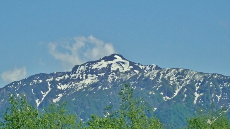越後三山と八海山の雪形_c0336902_21303960.jpg