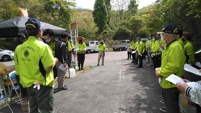 富士マウントライオンズクラブで富士山夢ロード(基幹林道富士山麓線)の捕植作業_f0141310_08194113.jpg