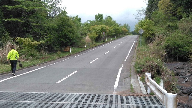 富士マウントライオンズクラブで富士山夢ロード(基幹林道富士山麓線)の捕植作業_f0141310_08201731.jpg