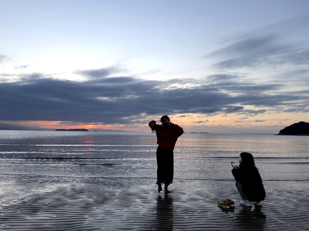 美しい夕日がSNSで話題の『父母ヶ浜』へ。天空の鏡が最高に美しい眺めでした！_f0023333_21521117.jpg