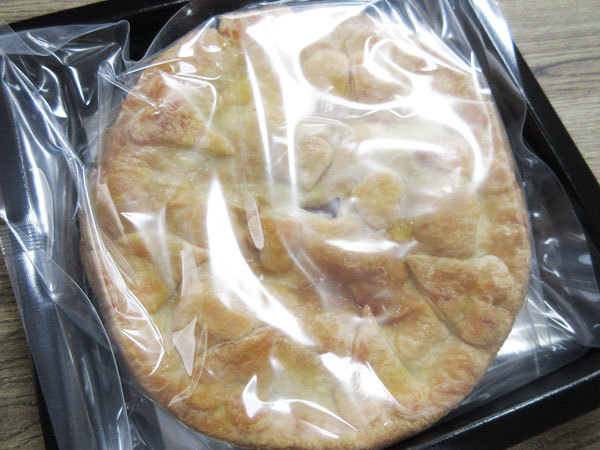 【ヴィラジュ ニシムラ】プレミアムりんごのパイ_c0152767_21023493.jpg