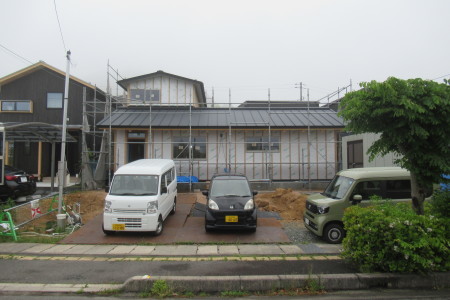 「汐手が丘の家」枠取付_b0179213_13533417.jpg