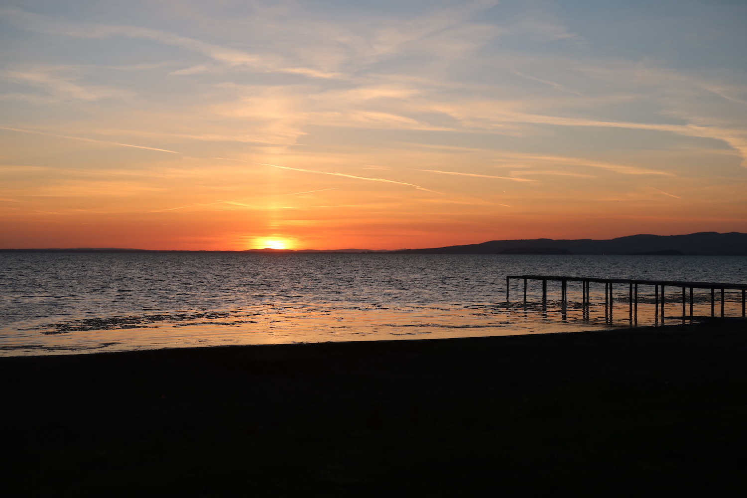 夕日きれい湖のお気に入りの店でうれしい夕食、トラジメーノ湖_f0234936_00013674.jpg