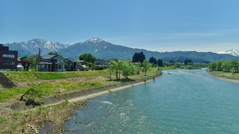 バイクを止めて魚野川の春景色を眺めてみました_c0336902_21133745.jpg