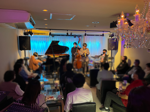 広島 Jazzlive Comin ジャズライブ カミン 5月18日のライブ_b0115606_16373856.png