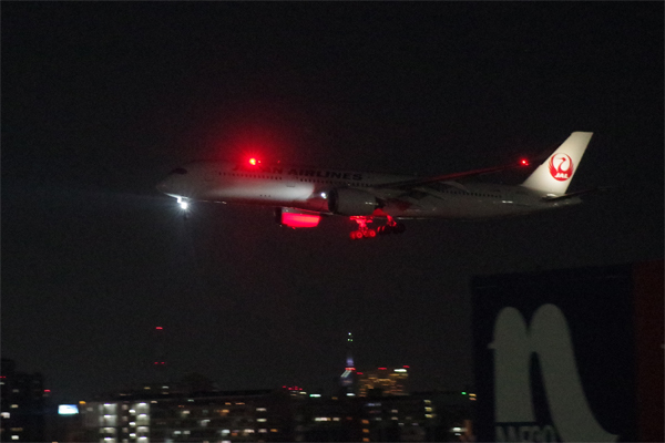 夜間着陸_e0167571_22245917.jpg