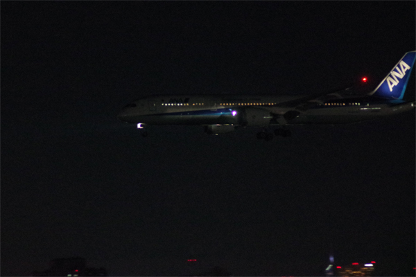 夜間着陸_e0167571_22254171.jpg