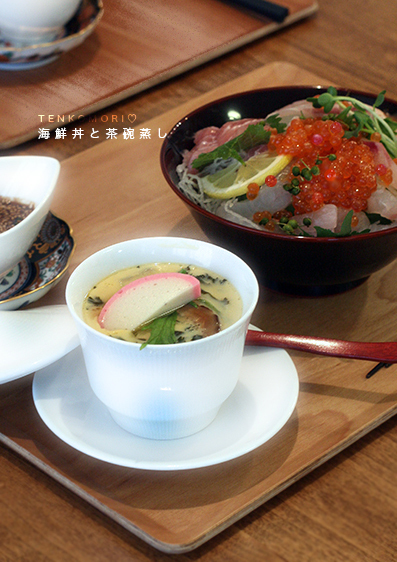 海鮮丼と茶碗蒸し・イチゴのティラミスロール_e0137277_23361654.jpeg