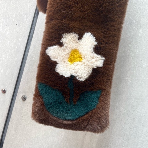 CHILD WOMAN 茶色 花　マフラー CHILD WOMAN 茶色 花マフラー