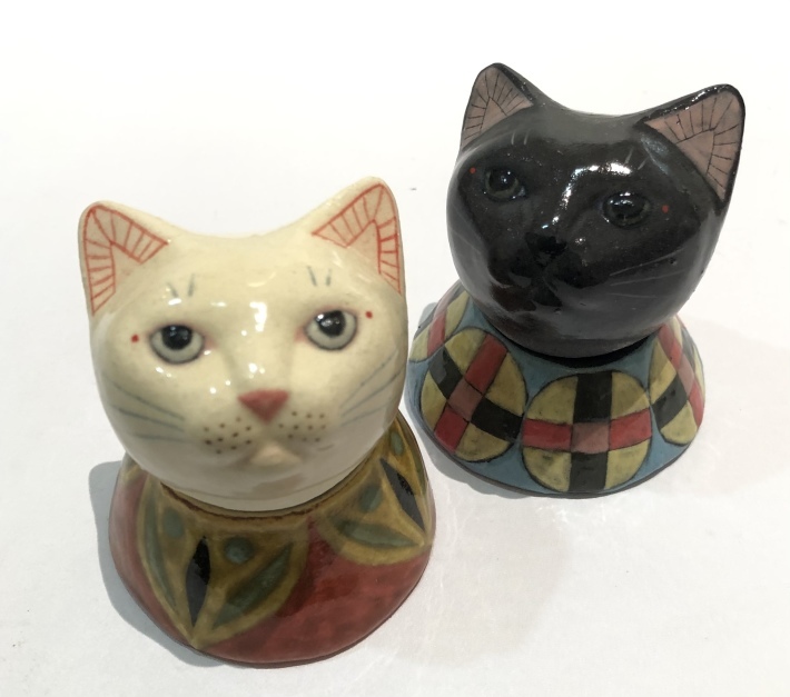 陶芸作家　ヤマイチアツコ様　招き猫　陶器　ネコ　置物 陶芸作家 ヤマイチアツコ様 招き猫 陶器 ネコ 置物 - メルカリ