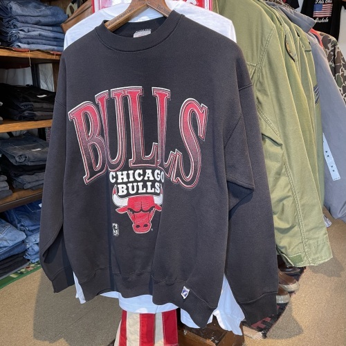90s NBA CHICAGO BULLS(シカゴ ブルズ) スウェット、アニマル柄ビッグ 90s NBA CHICAGO BULLS(シカゴ ブルズ) スウェット、アニマル柄ビッグ