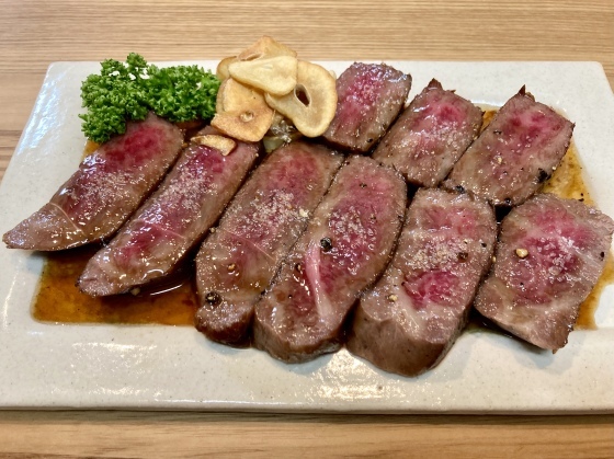 牛たたきとステーキ_a0258686_08182024.jpeg