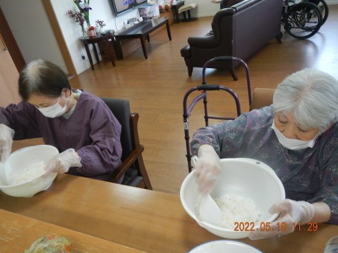 お稲荷さん!_d0178056_14323535.jpg