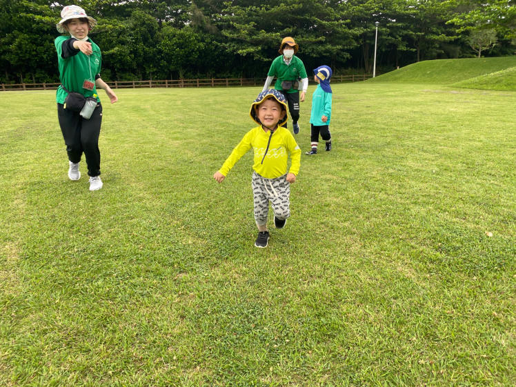 青空ようちえん〔平日〕さあ、探検に出かけよう!プチプチ海そうや軽石、今日は砂浜の漂着物が面白かった!_d0363878_04463131.jpg