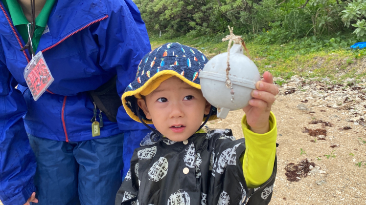 青空ようちえん〔平日〕さあ、探検に出かけよう!プチプチ海そうや軽石、今日は砂浜の漂着物が面白かった!_d0363878_04480876.jpg