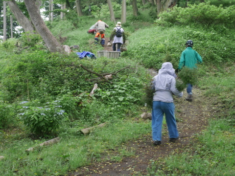 植樹本数目標の1000本突破5・21六国見山手入れ_c0014967_18031568.jpg