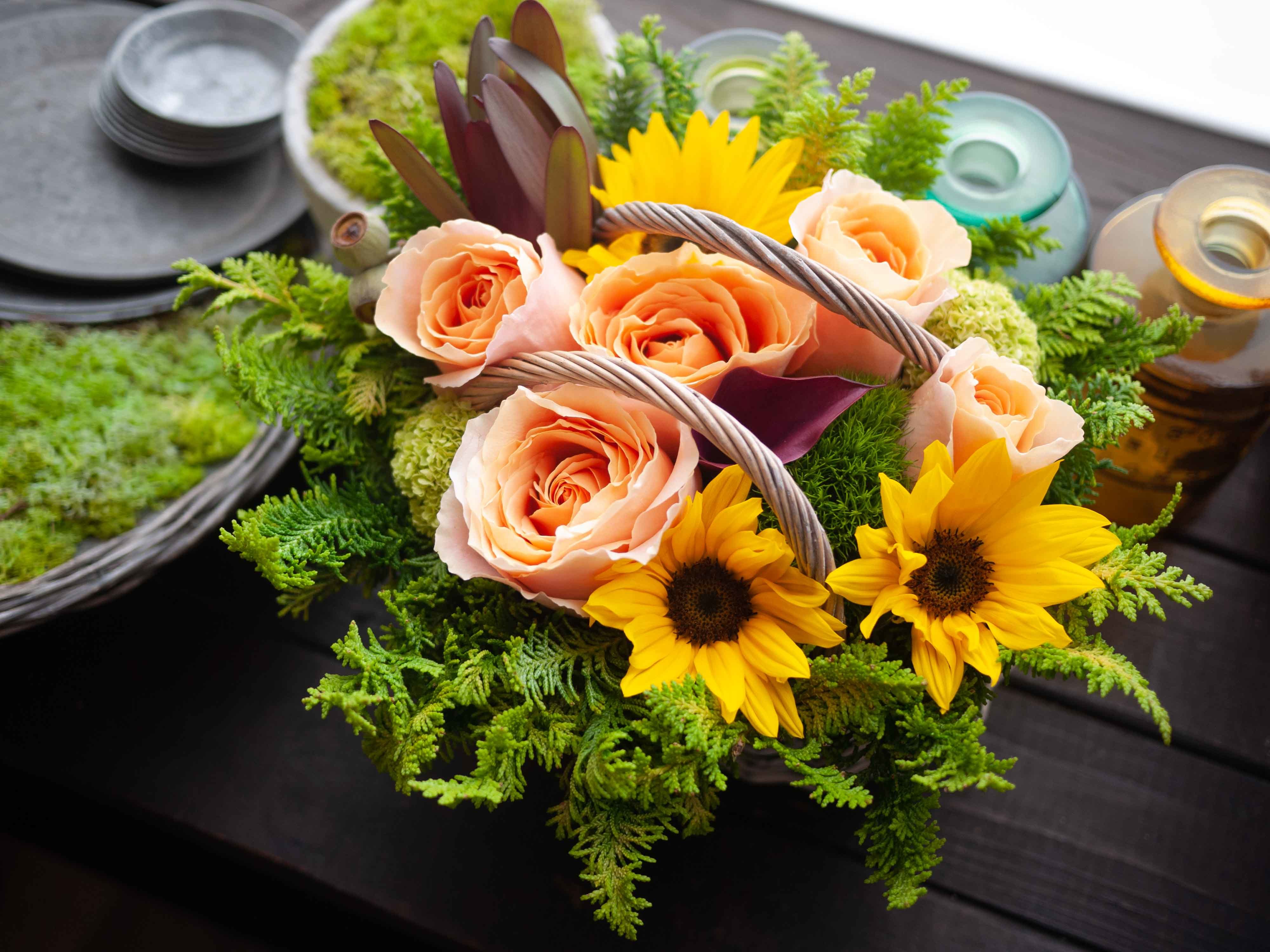 お誕生日のアレンジメント 黄色 オレンジ系で元気な感じ 旭川市豊岡に発送 22 05 22着 札幌 花屋 Mell Flowers お誕生日のアレンジメント 黄色 オレンジ系で元気な感じ 旭川市豊岡に発送 22 05 22着 札幌 花屋 Mell Flowers