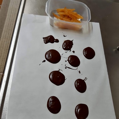 クーベルチュールチョコのテンパリングは難しい!_f0129726_20565820.jpg
