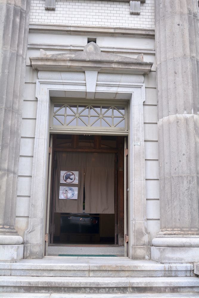 建物と布_e0373930_06583894.jpg