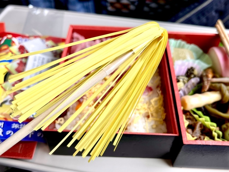「御柱祭弁当」(丸政)茅野駅で買ったお弁当。_c0212604_20044773.jpeg