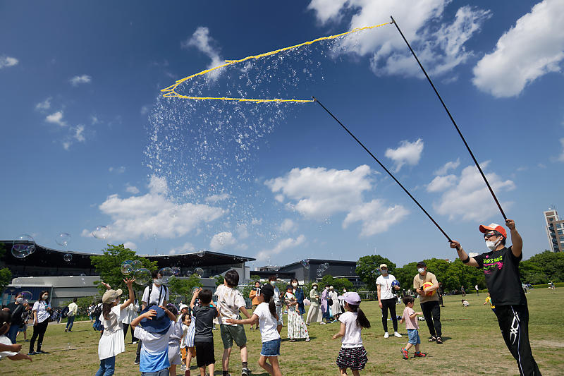 石鹸田 泡夫(しゃぼた あわお)のシャボン玉ショー!@梅小路公園_f0032011_20093740.jpg