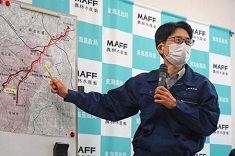 明治用水頭首工 堰の下部に穴、水が抜ける-3_f0197754_18063395.jpg
