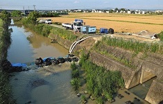 明治用水頭首工　堰の下部に穴、水が抜ける－３_f0197754_18114966.jpg