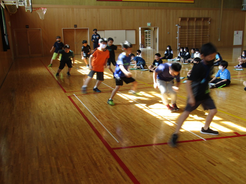 反復横跳び ４年 年４月開校 太陽の学校 より