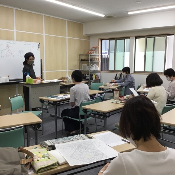 藤村雅子先生の刺しゅうステッチとパッチワークのクラスのご案内です!_d0240711_14385115.jpeg