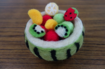 羊毛フェルト 作品 フルーツポンチで夢見心地 (大きめサイズ) 羊毛フェルトフルーツポンチ🍉 : ドッグラン大仙の日々