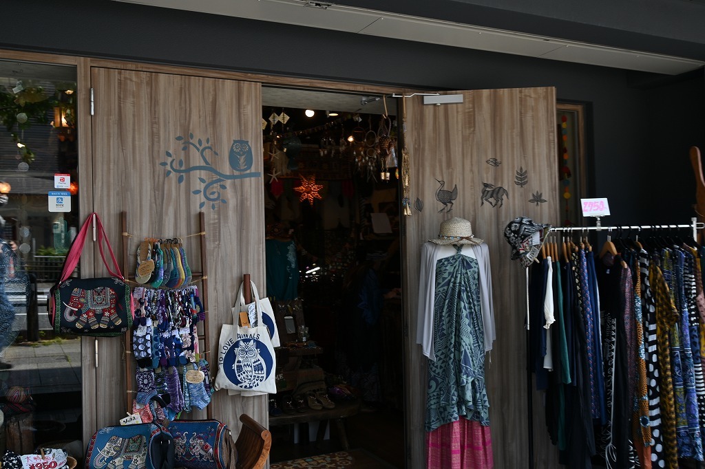 カラフルなお店_e0374932_06351855.jpg
