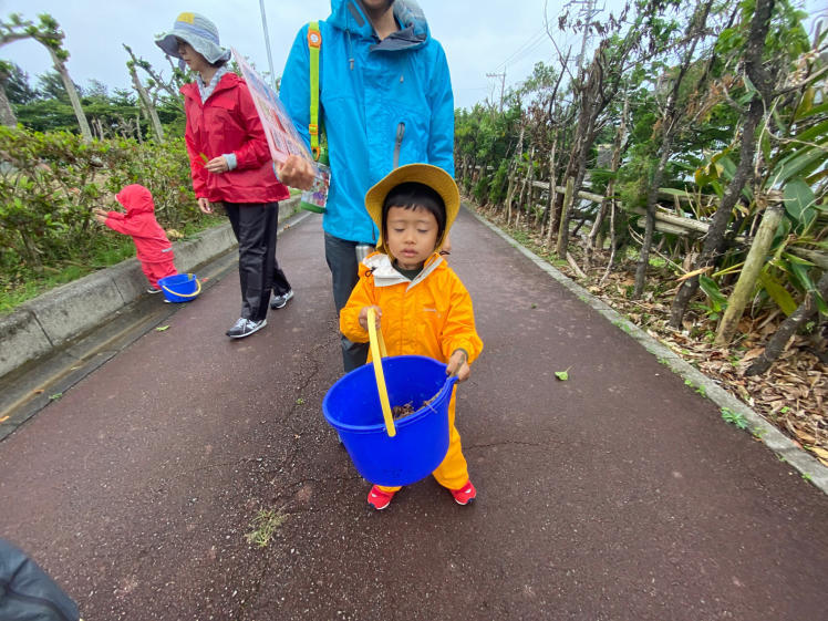 青空ようちえん〔週末〕草木であそぼう!(5/4)葉っぱや木の実を見つけたら楽しい発見がいっぱい!お花で作ったジャムが今日のおやつ!_d0363878_13593863.jpg