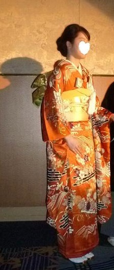 東京キモノショー・舞鶴家に代々伝わるお色直しの振袖。_f0181251_18022958.jpg