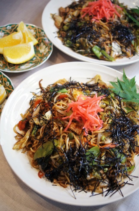 ◆畑ランチ【焼きそば^^畑で収穫のキャベツや新玉葱も入れています♪】_b0033423_23022205.jpg