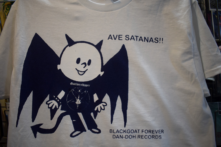 \"AVE SATANAS\"でドーーーーン!!_f0004730_16373104.jpg