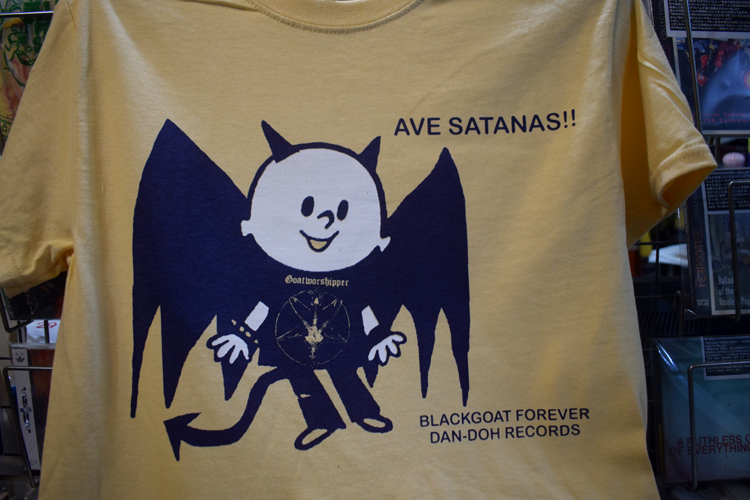 \"AVE SATANAS\"でドーーーーン!!_f0004730_16374020.jpg