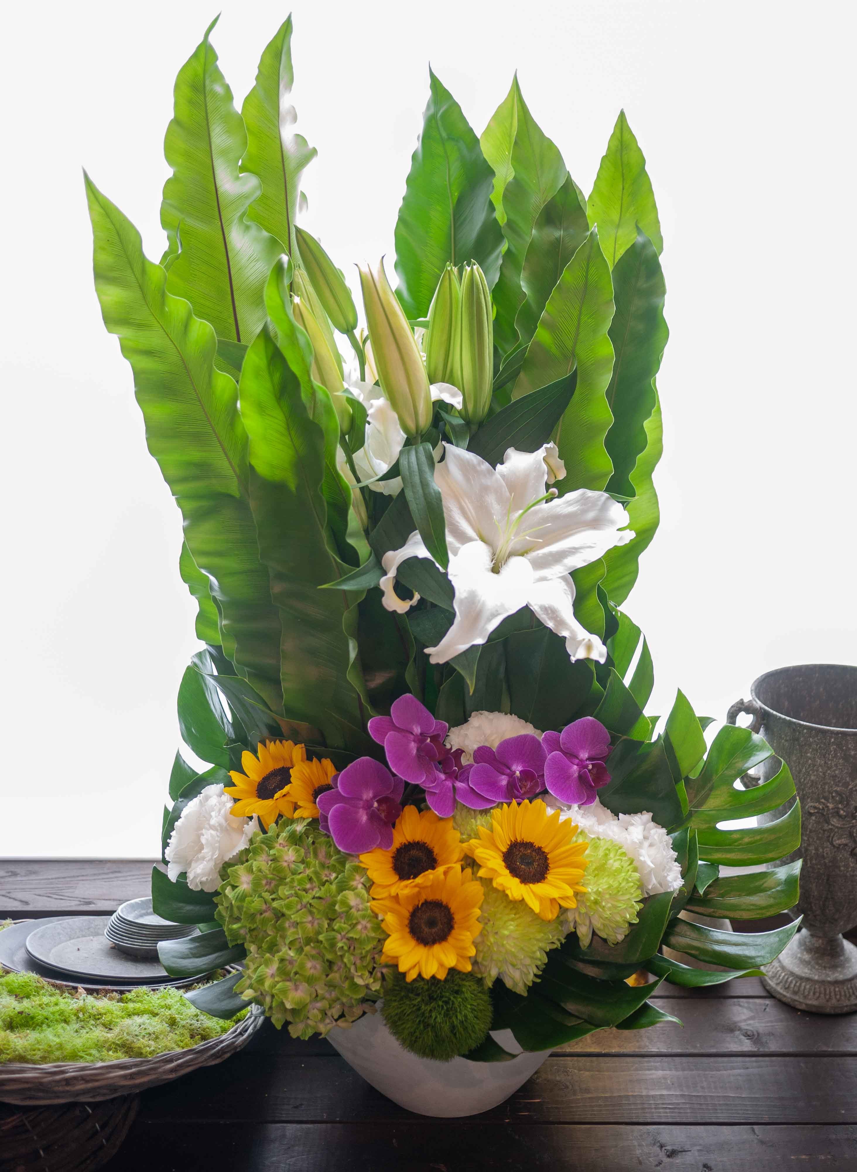 三回忌にアレンジメント 黄色等 明るい感じ 手稲本町にお届け 22 06 01 札幌 花屋 Mell Flowers