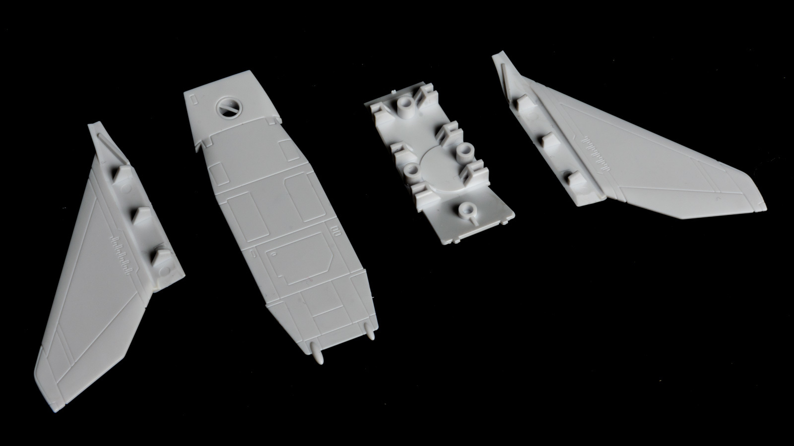 まもなく発進準備完了、1/72 VF-1バルキリーの新たなプラモを徹底チェック!_f0395912_17143648.jpg