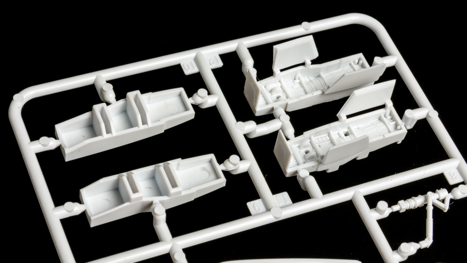 まもなく発進準備完了、1/72 VF-1バルキリーの新たなプラモを徹底チェック!_f0395912_17151720.jpg