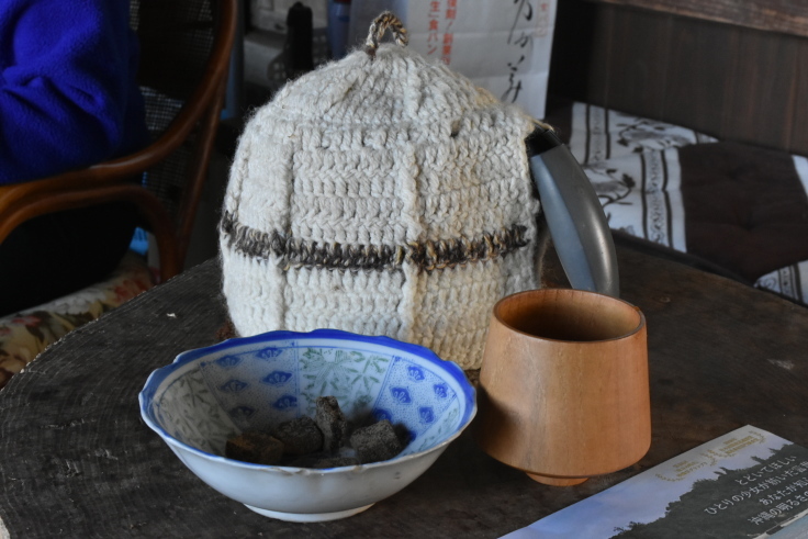 山菜ツアーで出合ったソウルフード「サバ缶とウドのみそ汁」_d0122797_17031562.jpg