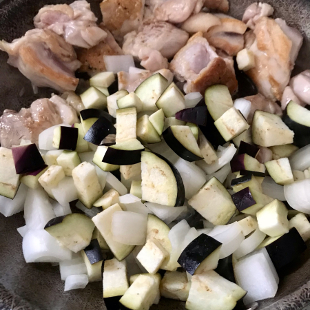 鶏もも肉と大豆のトマト煮_a0222941_22401317.jpg