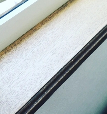 お手洗いだけお洒落な壁紙に_d0211229_13383207.jpg