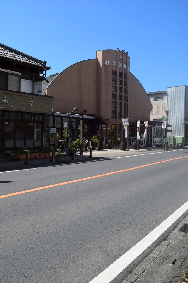 埼玉県秩父市の旧松竹秩父国際劇場(昭和モダン建築探訪)_f0142606_04373936.jpg