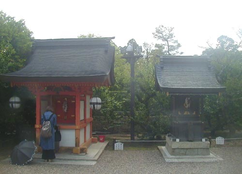 ●神社の造形―北野天満宮の文子社、神明社、絵馬掛所、牛舎_d0053294_13473489.jpg