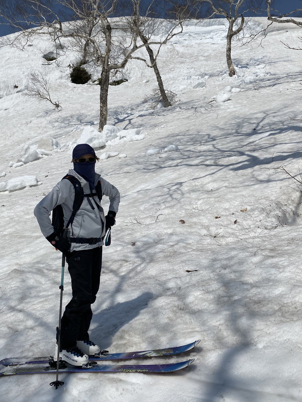 2022年４月 『春山スキー、山親爺』　April 2022 \"Ski in the Spring Mountains with Wild Bear\"_c0219616_13101280.jpg