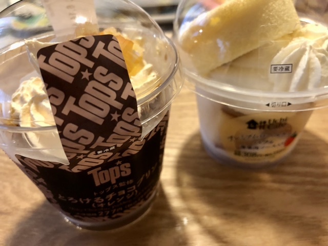 【トップスのチョコプリンとウチカフェパフェ】ローソン_b0009849_21340702.jpeg