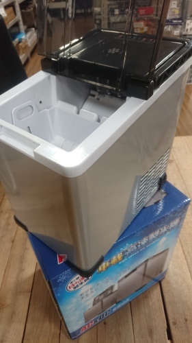 ポータブルな製氷機、あります!^-^_d0198793_09304839.jpg