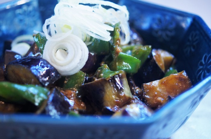 ◆晩ご飯のおかず【簡単5分!麻婆茄子ピーマン①】これさえ有れば^^_b0033423_00363300.jpg